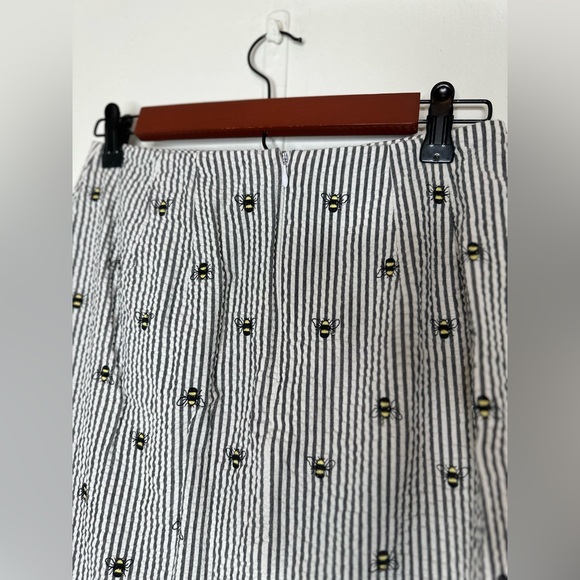 Bushwhacker Seersucker Bee Print Skirt - Picture 4 of 4